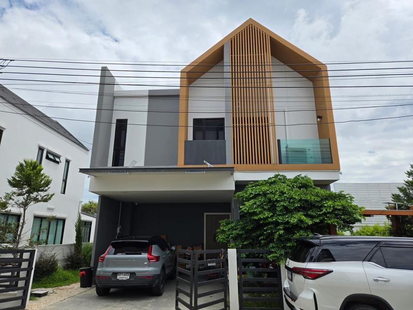ให้เช่าบ้านเดี่ยวหลังริม ติดสวน พร้อมเฟอร์นิเจอร์ครบ หมู่บ้านมิวส์ ซอยเทียนทะเล 15 พระราม 2 1