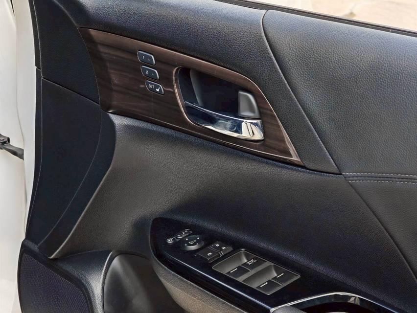 ขาย HONDA ACCORD 2.0 EL 2017 16