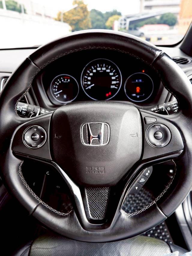 Honda HRV 1.8 RS เกียร์ Auto สีเทา ตัวTop ปี 2018 (MNC) 13