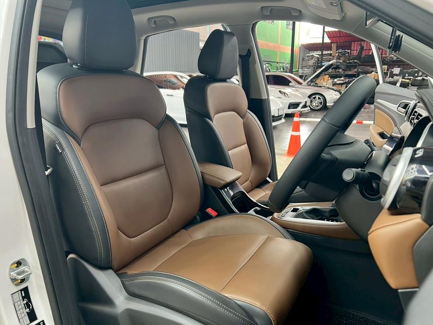 MG ZS 1.5 X+ SUNROOF ปี2023  ไมล์น้อย 11