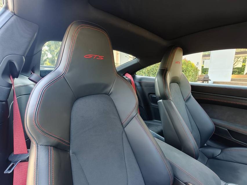 Purche 911 carrera4 GTS 14