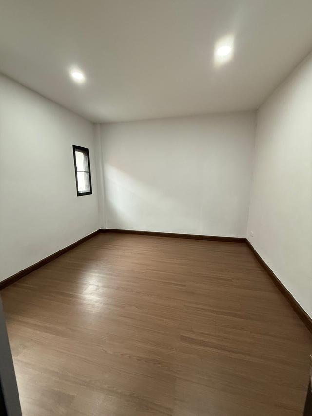  ทาวน์โฮม หมู่บ้านอยู่สบาย ถนนเลียบคลองระพีพัฒน์ คลองหนึ่ง ปทุมธานี 6