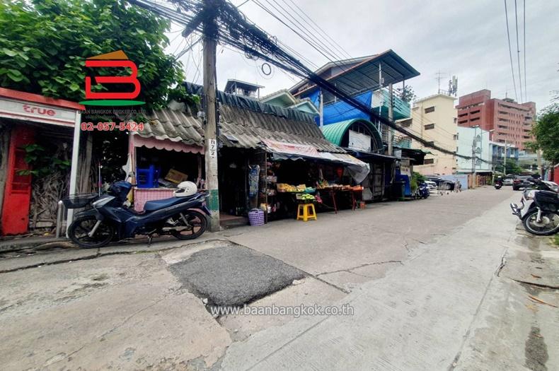  ที่ดินพร้อมบ้าน ซอยปรีดีพนมยงค์ 34 เนื้อที่ 33.7 ตรว. ใกล้รร.เซนต์แอนดรูว์ส ถนนสุขุมวิท 71 แขวงคลองตัน เขตวัฒนา(คลองเตย) กรุงเทพมหานคร 2