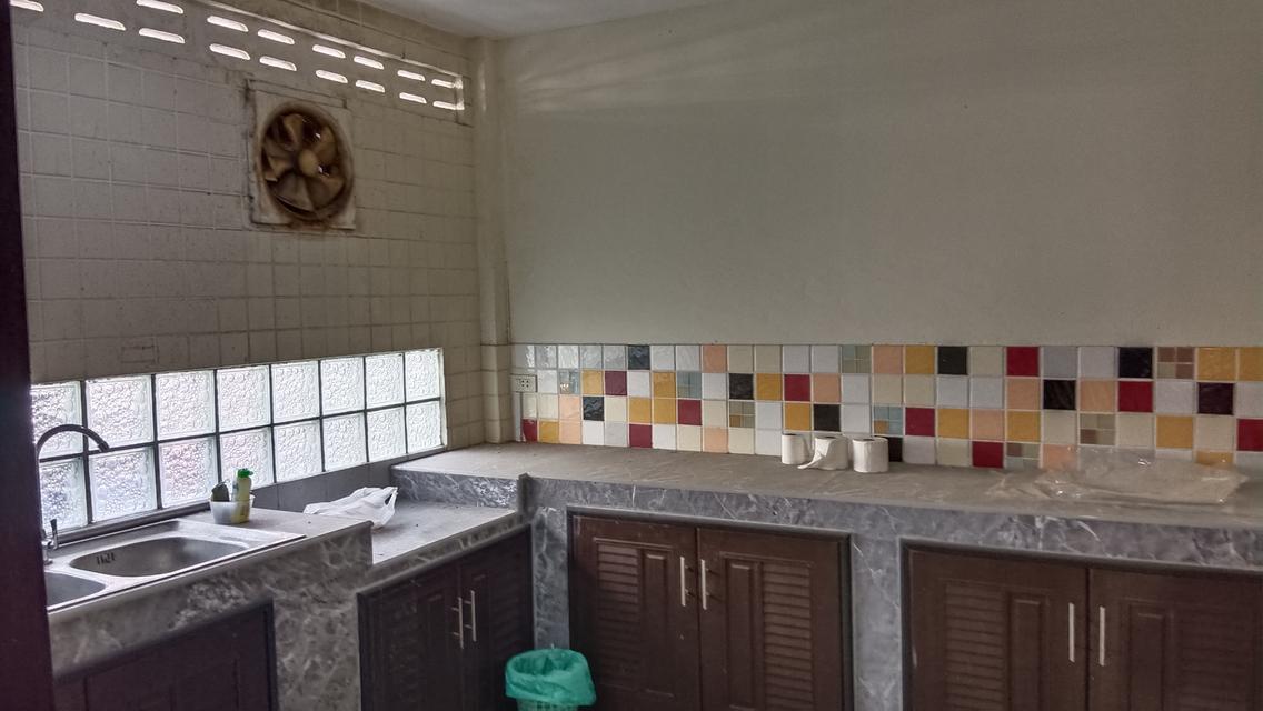 ให้เช่าทาวน์เฮ้าส์ Renovate ใหม่ ลาดพร้าว 47 แยก 9-5 2 ชั้น 26 ตร.ว. จอดรถ 2 คัน ใกล้ BTS 5