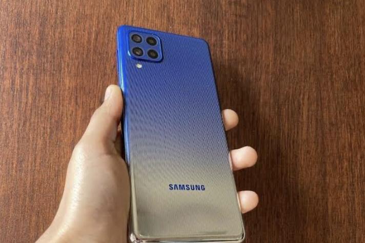 Samsung Galaxy F62 สีน้ำเงิน 1
