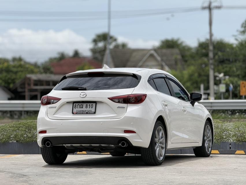 2018 MAZDA MAZDA3, 2.0 S SPORTS สีขาว 5 ประตู ยอดนิยม มือเดียวป้ายแดง รูปที่ 3