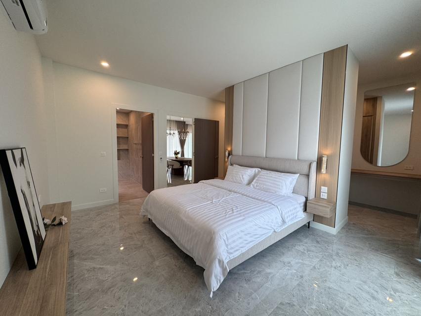 ขายบ้านเดี่ยวพร้อมสระว่ายน้ำใกล้หาดจอมเทียน 3 ห้องนอน 4 ห้องน้ำโรงจอดรถ จอดได้ 2 คัน อยูในโครงการหมู่บ้านมียาม 24 ชม. มีนิติบุคคล 12