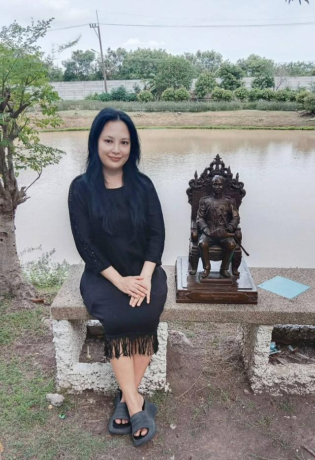 720.พระบรมรูปหล่อในหลวงรัชกาลที่ 5 พระบาทสมเด็จพระปรมินทรมหาจุฬาลงกรณ์ พระจุลจอมเกล้าเจ้าอยู่หัว ทรงประทับนั่งบัลลังก์ (องค์ใหญ่)