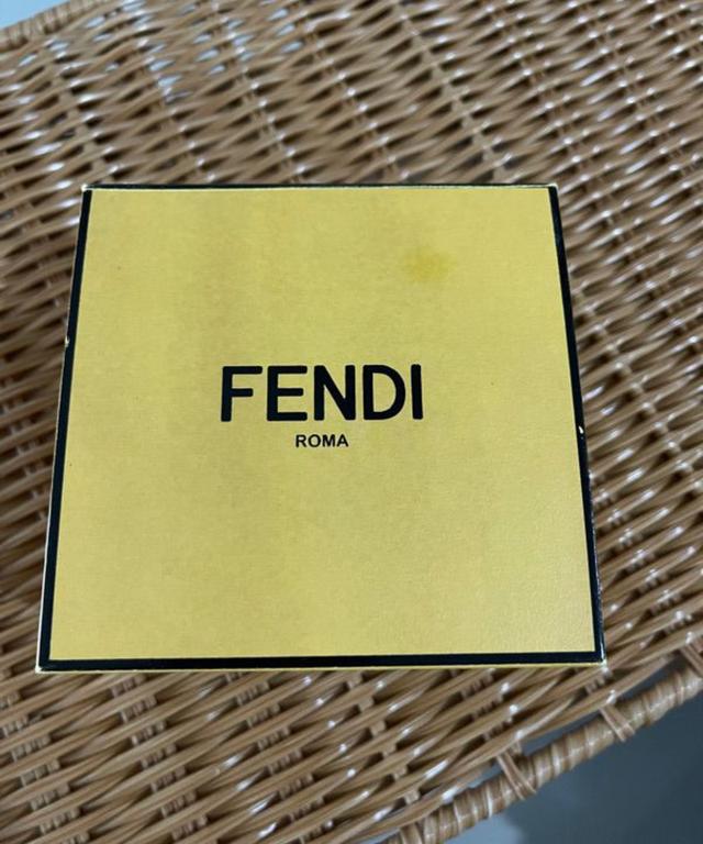 สร้อยข้อมือ FENDI ของเเท้ 4