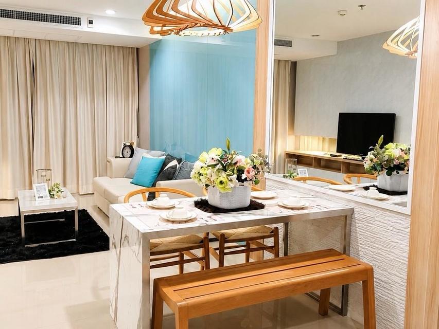 For Sale — Corner Sea View Condo at Lumpini Park Beach JomtienCorner condo for sale at Lumpini Park Beach Jomtien with 180-degree sea view. 10