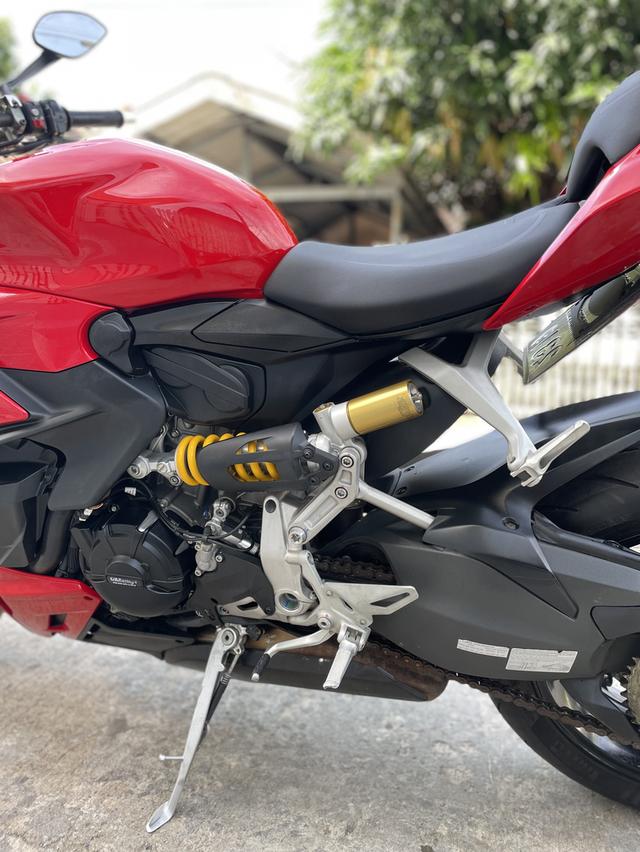 Ducati Streetfighter V2 6