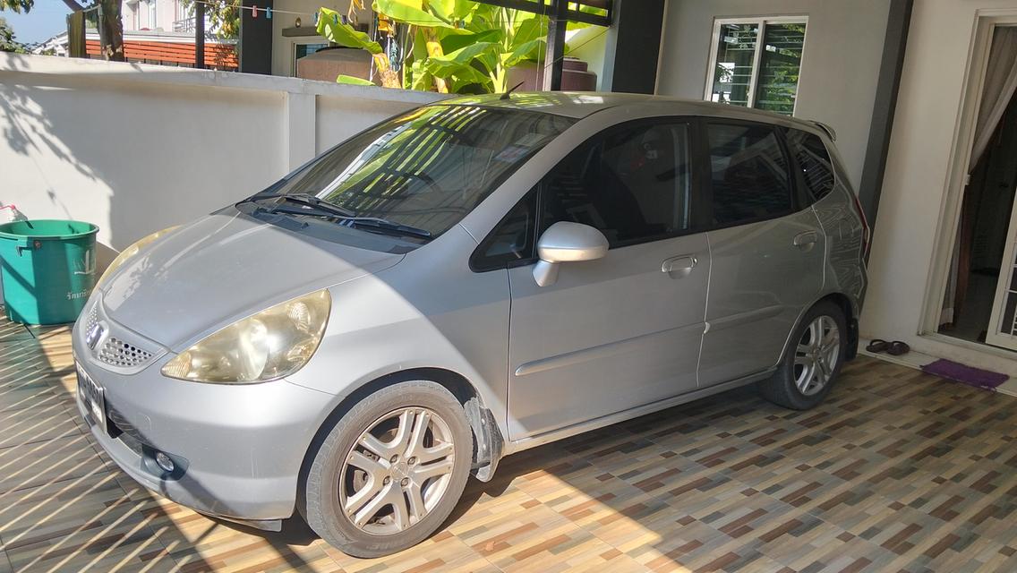 รถ honda jazz ปี 2005 หมายเลขทะเบียน ศธ 5650 กรุงเทพฯ