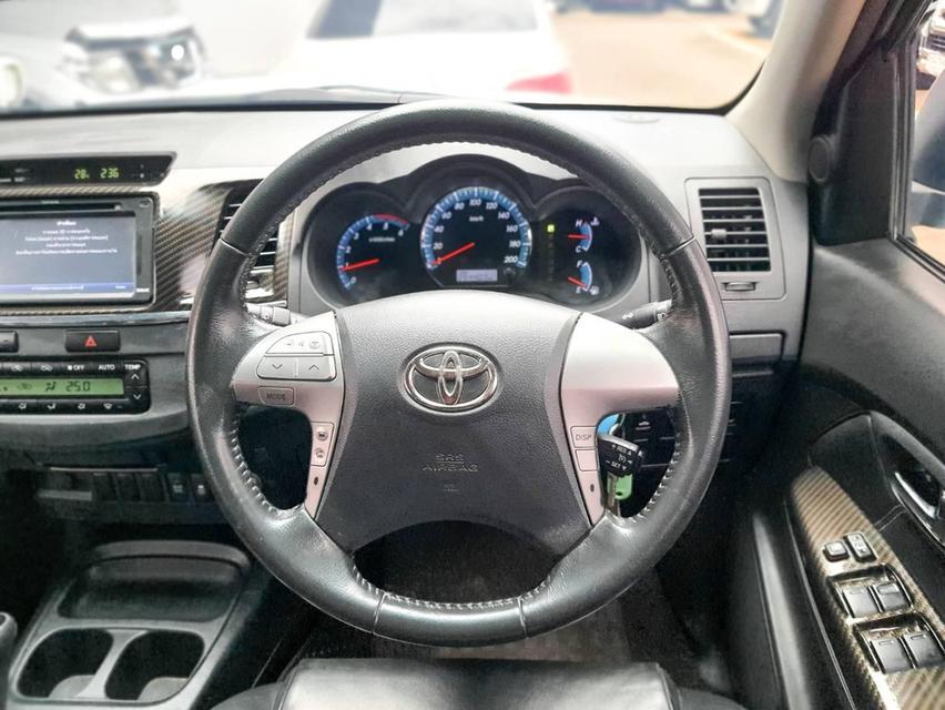 Toyota Fortuner 3.0 V A/T ขับ 2   ปี 2012  3