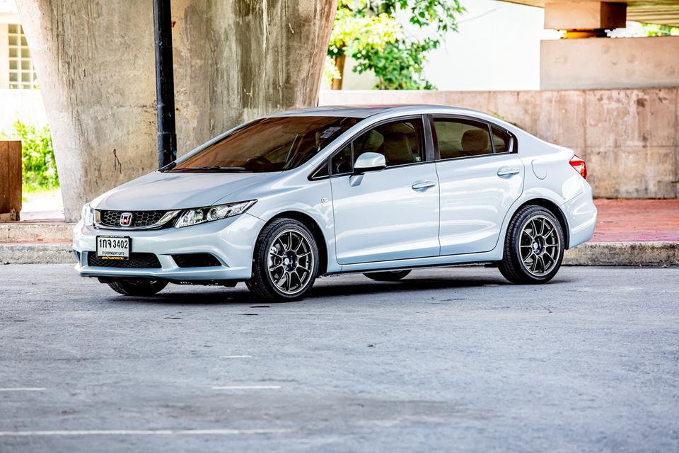 Honda Civic Fb 1.8S ปี 2012 เกียร์ออโต้ สีฟ้า มือเดียวป้ายแดง 9
