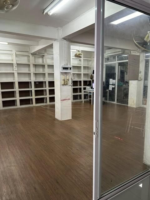 ให้เช่าพื้นที่สำนักงานเขตราชเทวี อาคาร 3 ห้อง เฉพาะชั้นล่าง พื้นที่ 100 ตรม. ถ.พระราม 6 ใกล้ประตูนํ้ากับตลาดโบเบ้ 6