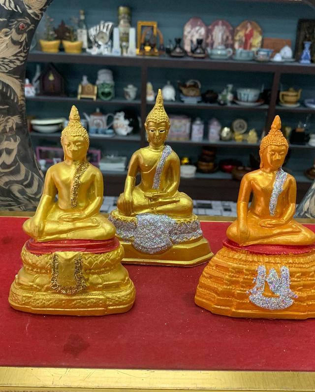 พระงานเรซิน 3 องค์