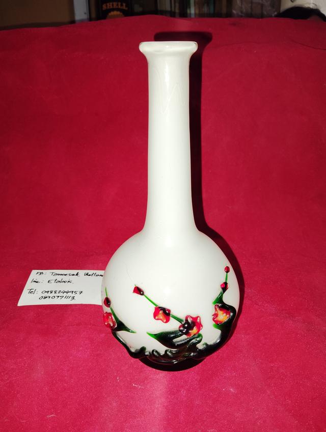 แจกัน Murano blown glass vase, white glass and green and red floral decoration 