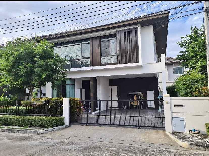 ให้เช่าบ้านเดี่ยว 2 ชั้น 50 ตรว. 3 ห้องนอน โครงการ มัณฑนา เลค วัชรพล โครงการ 2 เดินทางสะดวกเหมาะอยู่อาศัย เฟอร์นิเจอร์ พ 1