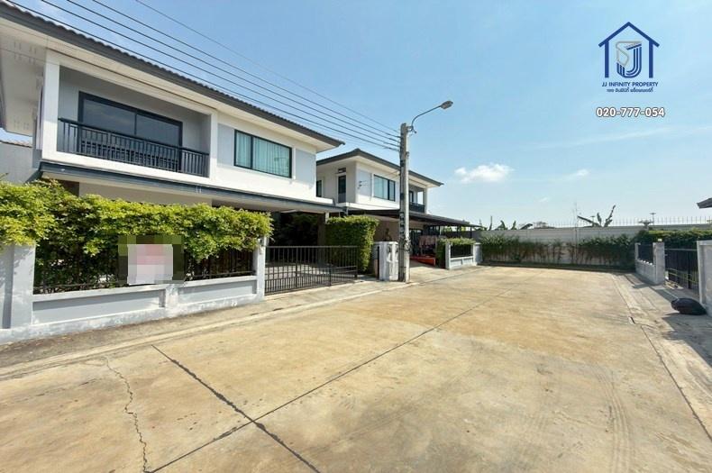 ขายบ้านแฝด 2 ชั้น หมู่บ้านบริทาเนีย บางนา-สุวรรณภูมิ กม.26  ถนนวัดบางบ่อ ใกล้มอเตอร์เวย์กรุงเทพ–ชลบุรี เมกาบางนา 3