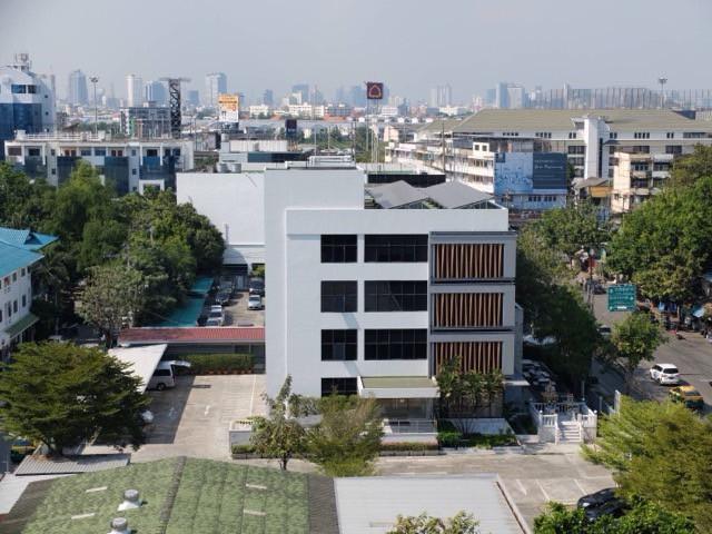 ให้เช่าอาคาร 4 ชั้น พร้อมลิฟท์โดยสาร เนื้อที่1ไร่กว่า ซอยรามคำแหง39 ใกล้เลียบทางด่วนเอกมัยรามอินทรา ทาวน์อินทาวน์ จอดรถได้ 30 คัน   1