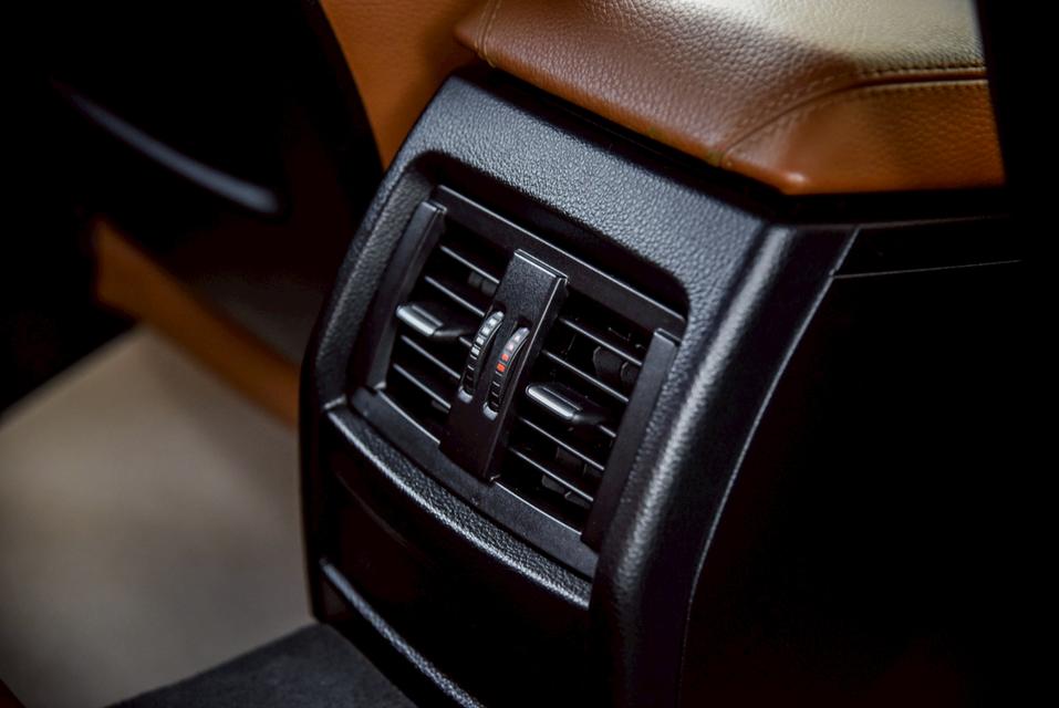 รหัสรถ CBL4904 BMW 320i 2.0 Luxury [F30] AT 2015 17