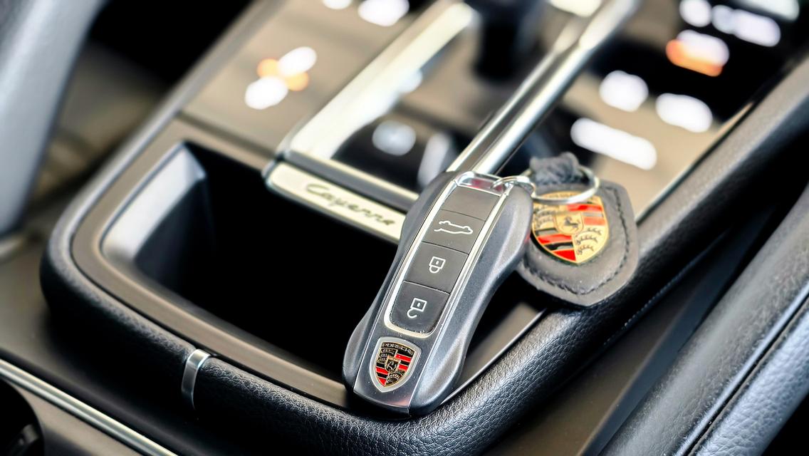  PORSCHE CAYENNE 3.0E Hybrid ปี 2019 จด 2020 โทร.0922639576 เอ๋ 17