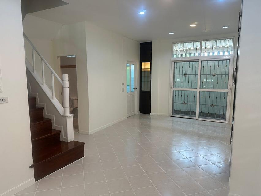 ทาวน์เฮาส์ 21 ตร.ว. วราราัักคลอง 4 ทาสีปรับปรุงใหม่ทั้งหลังมำร้อมอยู่ 3