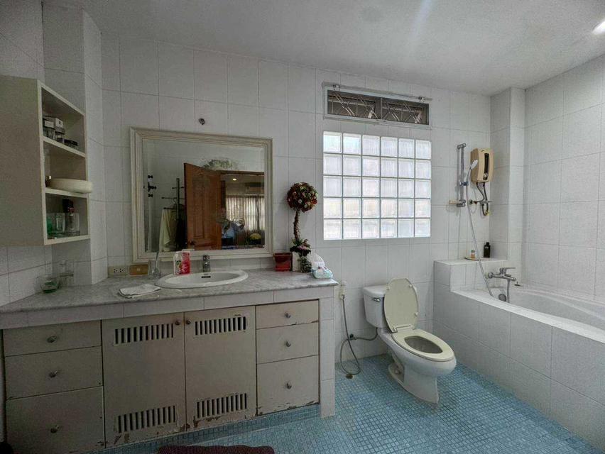 ให้เช่าอาคาร 3 คูหา 3.5 ชั้น + ดาดฟ้า พร้อมบ้าน 2 ชั้น ด้านหลัง ทำเลทอง ลาดพร้าว 71 (N.2012) 13