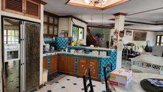 บ้านสวยพร้อมอยู่สองหลังใหญ่บนเนื้อที่กว้าง 550 ตารางวา  ทำเลทองใกล้ถนนเพชรเกษมซอยหมอศรีใกล้โรงเรียนยอแซฟ  7