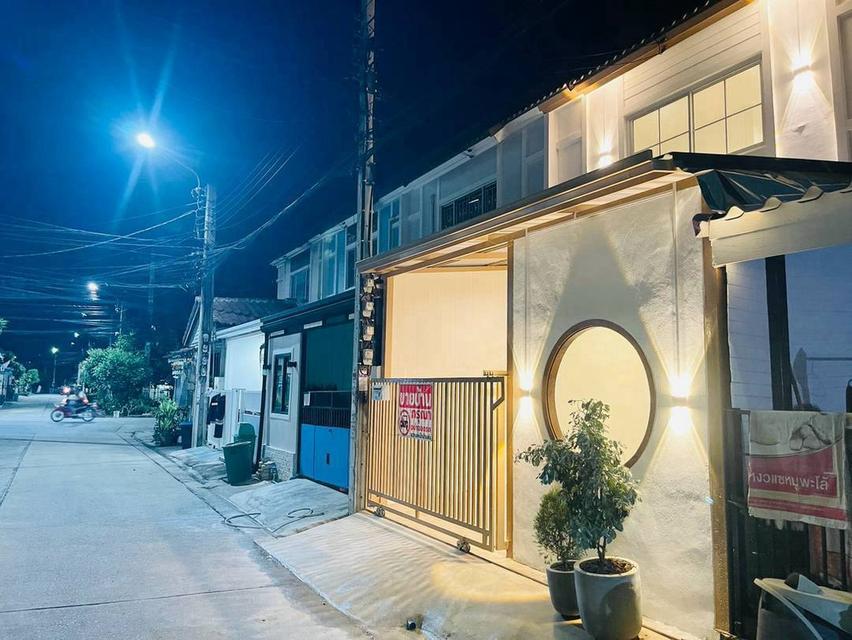 พฤกษา45 ถนนวัดลาดปลาดุกทาวน์เฮ้าส์ 2 ชั้น   ตกแต่งใหม่พร้อมอยู่  มีพื้นที่ข้างบ้าน ต้นสายรถเมล์ไปตลาดบางใหญ่ 20