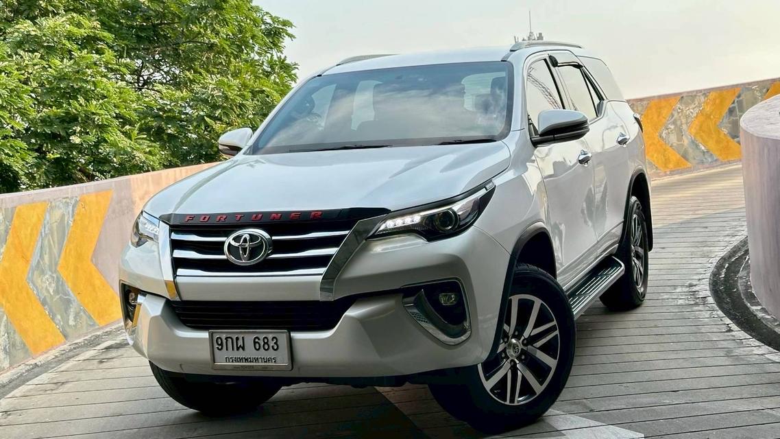 รหัสรถ NP683 Toyota Fortuner 2.4G เกียร์ Auto 2WD สีขาวมุก ปี2019 จด2020