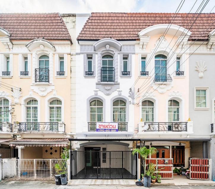 บ้านกลางเมือง มอนติคาร์โล รัชวิภา ทาวน์โฮม Renovate ใหม่ 22 ตารางวา 3 ห้องนอน 4 ห้องน้ำ จอดรถ 3 คัน