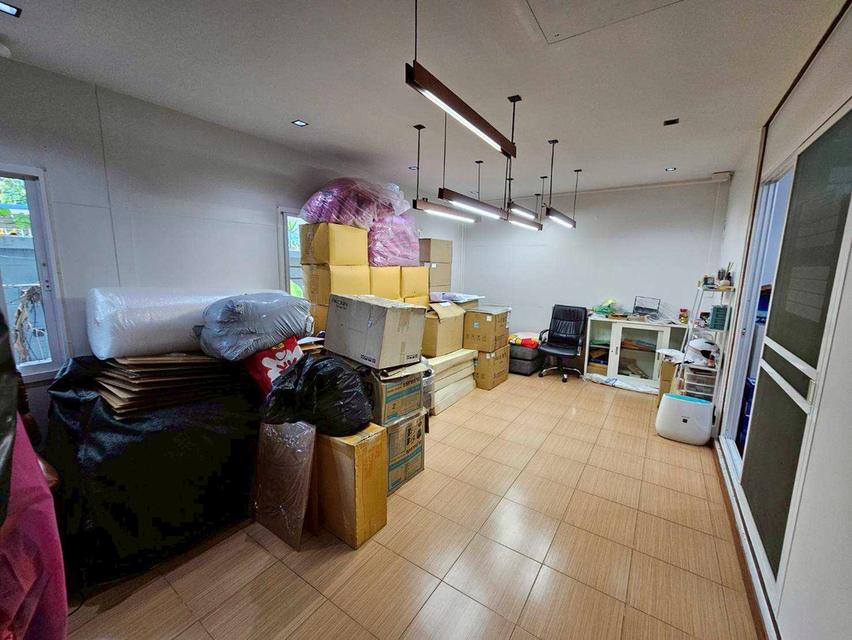 Rent Single Big House171 sq.wah or about  684 sqm. no decoration  very good location central of  Bangkok Lat Phrao Road  4