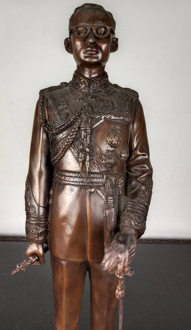 328.พระบรมรูปหล่อในหลวงรัชกาลที่9 พระบาทสมเด็จพระปรมินทรมหาภูมิพลอดุลยเดช(รมดำ) รูปย่อยที่ 2