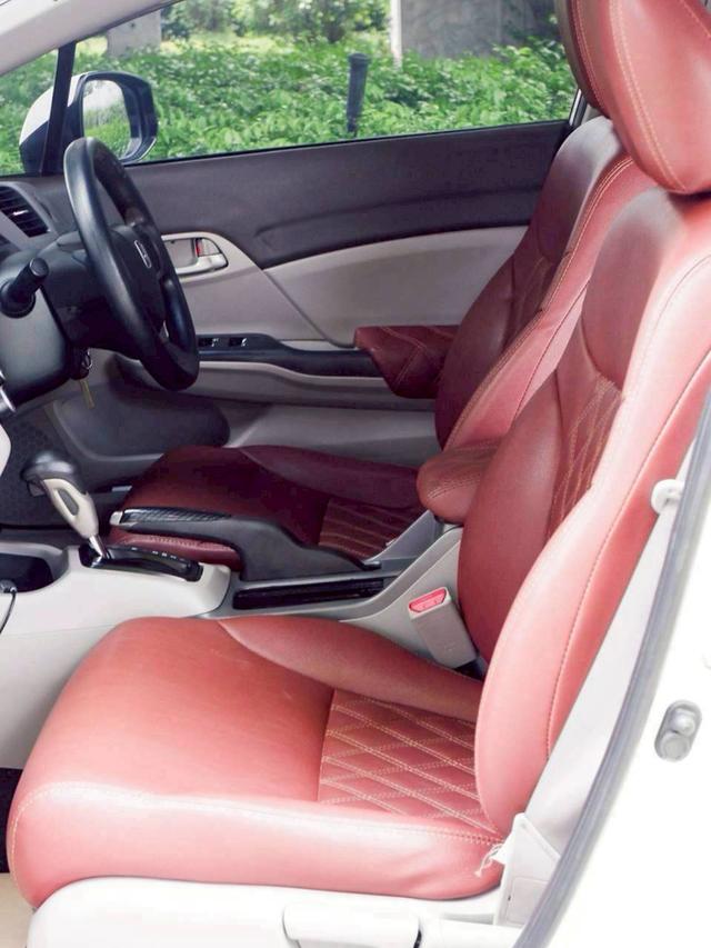 Honda Civic FB 1.8 S เกียร์ Auto สีขาว ปี 2013 12