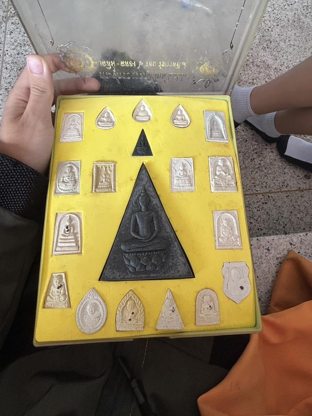 พระชุดของขวัญปีใหม่2543เฉลิมฉลอง6รอบรัชกาลที่9