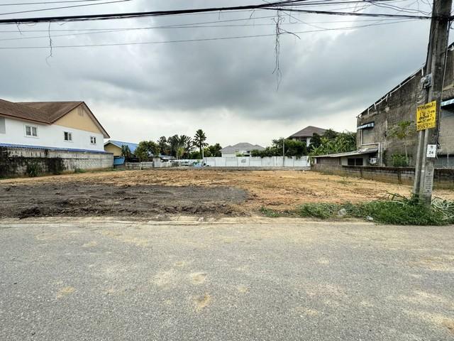 ขายที่ดินถมแล้ว ตั้งอยู่ สุขาภิบาล 5 ซอย 32 แยก 3 ตรงข้ามทางขึ้นลงทางด่วนสุขาภิบาล5  ***ที่ดิน 281.9 ตารางวา หน้ากว้าง 31 ม. ลึก 29 ม. (ถมแล้ว) 3