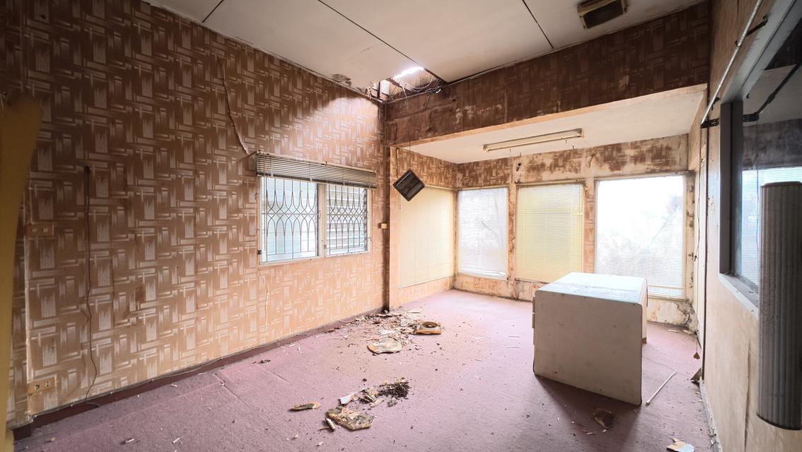 ที่ดินพร้อมสิ่งปลูกสร้าง ซอยสี่ไชยทอง 18 ถนนแจ้งวัฒนะ ต.บางตลาด อ.ปากเกร็ด จ.นนทบุรี 10