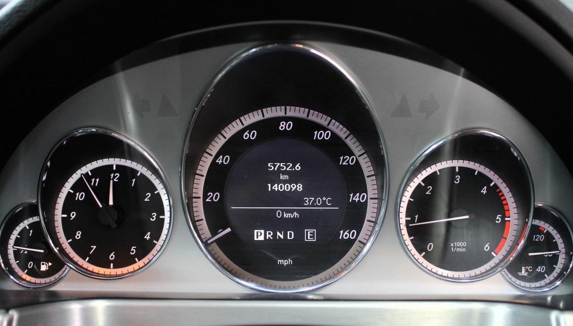 รหัสรถ JRS9241 Mercedes Benz E250 AMG ดีเซล 2011 สี เทา 8