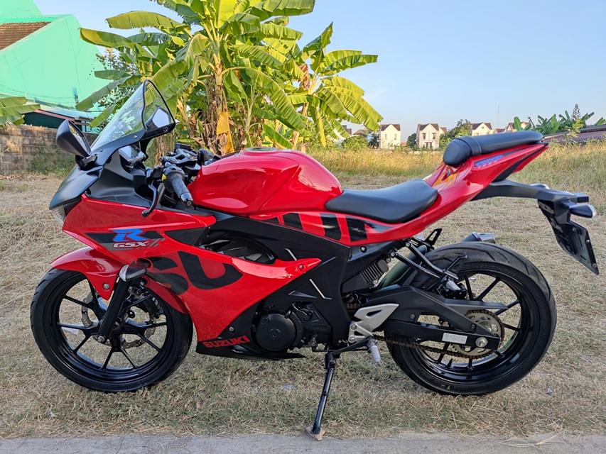 ใช้เพียง 5 พันกว่าkm. Suzuki GSX-R150 ครับ