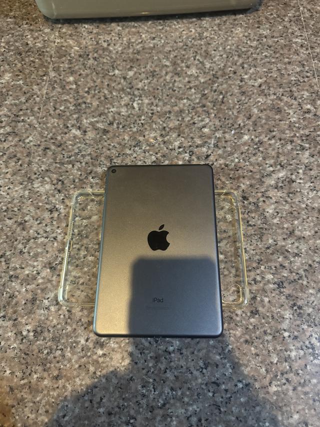 ขายๆๆๆถูกๆๆiPadMini5สีSpace Gray 64กิ๊กWifi Only ใช้งานดีทุกๆฟังชั่นสูนTrueทุกๆฟังชั่นรีสโตได้ตลอดไม่มีติดไอคราวModel TH/A ( จอขาวจั๊วๆไม่มีเหลืองไม่ม 2