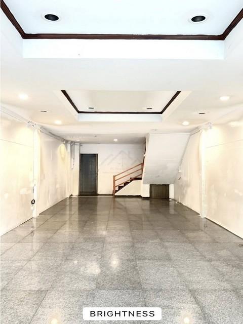 ให้เช่าอาคารพาณิชย์ 3 ชั้น 1 คูหา ติดหน้าถนนเมน สุขุมวิท ใกล้ Emquatier 500 เมตร ใกล้ BTS พร้อมพงษ์ ทำเลดีมาก แหล่งอาศัย 7