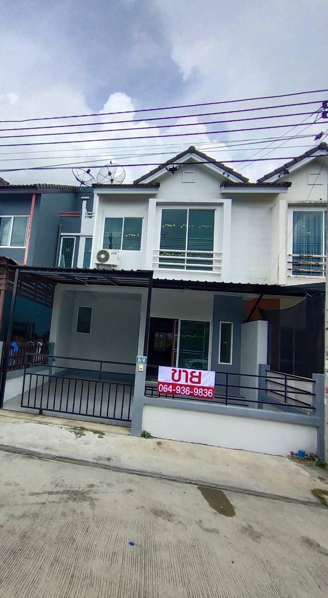 ขาย!!ด่วน ทาวน์เฮาส์รีโนเวทพร้อมอยู่พื้นที่กว้างบ้านเปล่าตกแต่งง่ายไม่เคยอยู่อาศัยใกล้มหาลัยฟรีค่าใช้จ่ายวันโอน 1