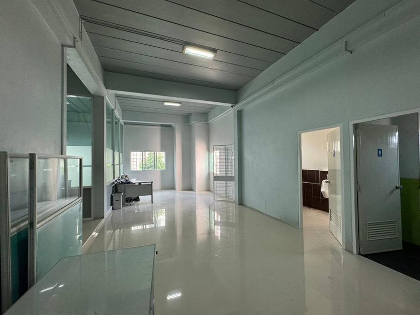 ขาย–เช่า โฮมออฟฟิศ 3 ชั้น นิคมอมตะนคร ชลบุรี พร้อมอุปกรณ์สำนักงานครบครัน จอดรถได้จุใจกว่า 15 คัน 19