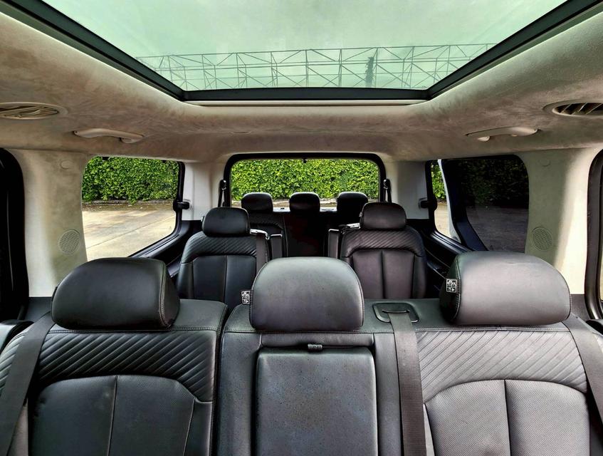 รหัสรถ PEAT911 🚐🚙HYUNDAI STARIA PREMIUM (SUNROOF) สีขาว ภายในดำ ปี 23  8