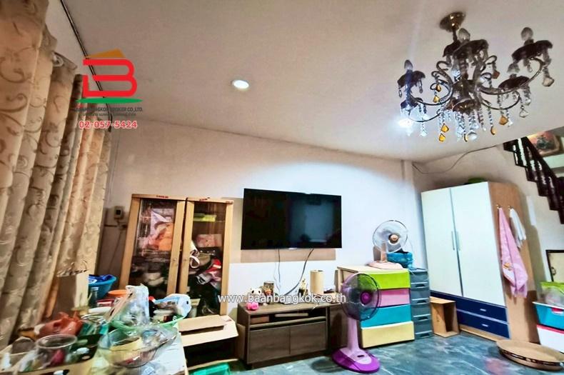 ทาวน์เฮาส์ หมู่บ้านเค.ซี. 2 เนื้อที่19 ตรว. ซอยหทัยราษฎร์ 39 สามวาตะวันตก คลองสามวา กรุงเทพมหานคร