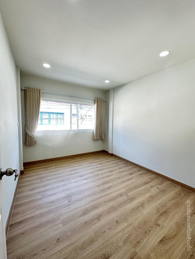 หมู่บ้านวรารักษ์ เลียบคลองสอง 27 15