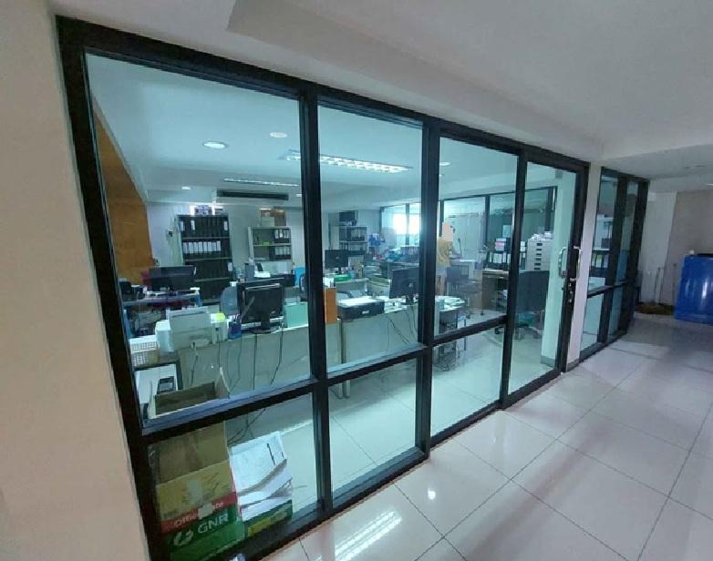 ให้เช่าอาคารพาณิชย์ / อาคารสำนักงาน 4.5 ชั้น / ทำเล พระราม 3 , ถนนจันทร์ หรือ เข้าทาง เจริญกรุง 107 ได้ / อาคารอยู่ในซอย เจริญราษฎร์ เข้าซอยไม่ลึก  8