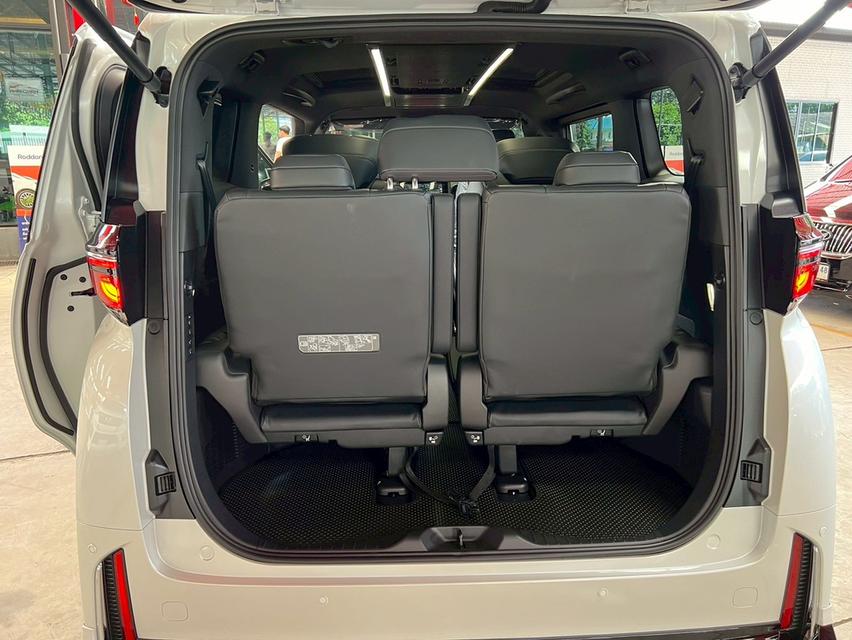 Toyota Vellfire 2.5 HEV E-FOUR VIP Executive Lounge 2024 8