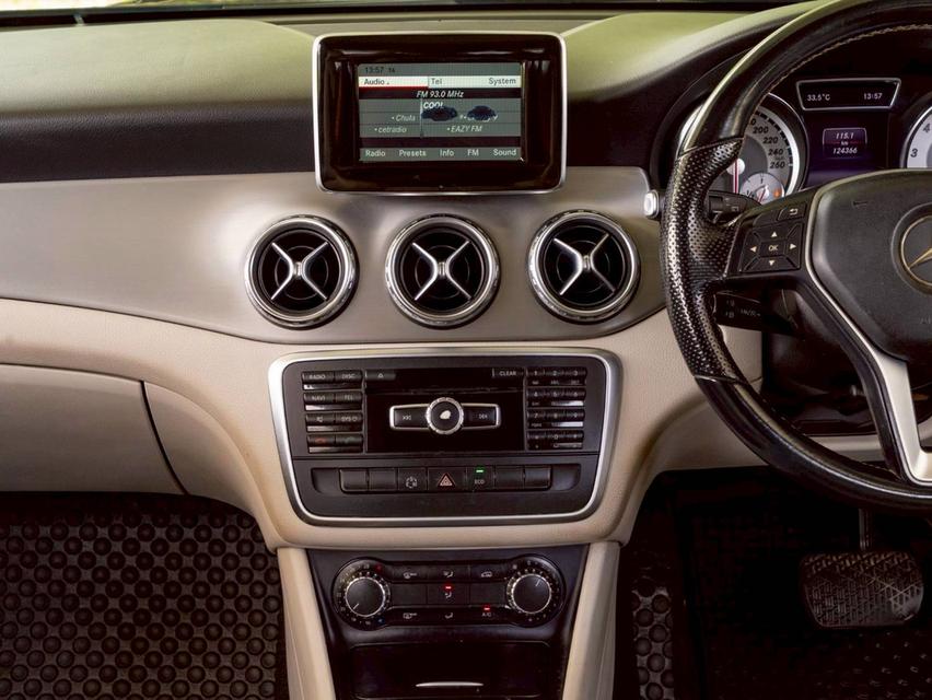 MERCEDES BENZ GLA200 1.6 Urban ปี จด 2015 10